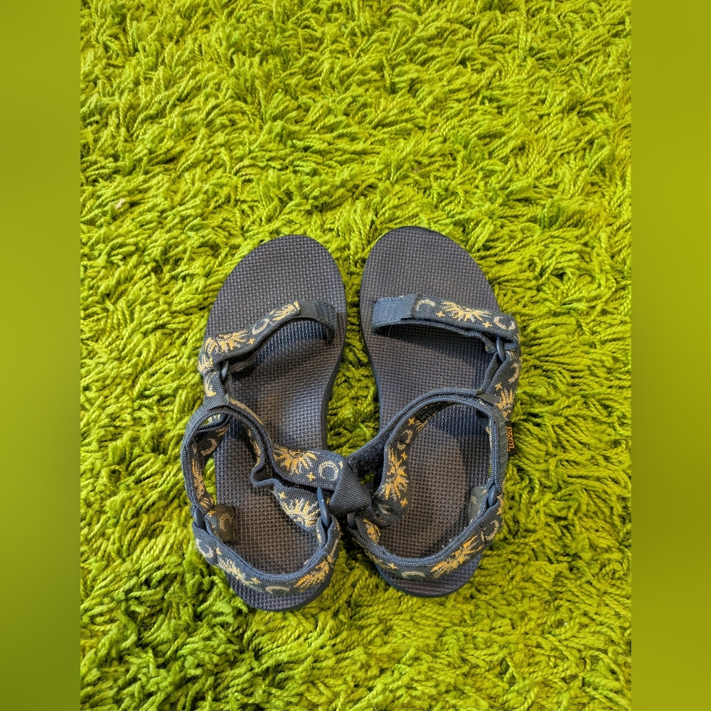 Tevas Size 7 Sun Moon Stars Sandals